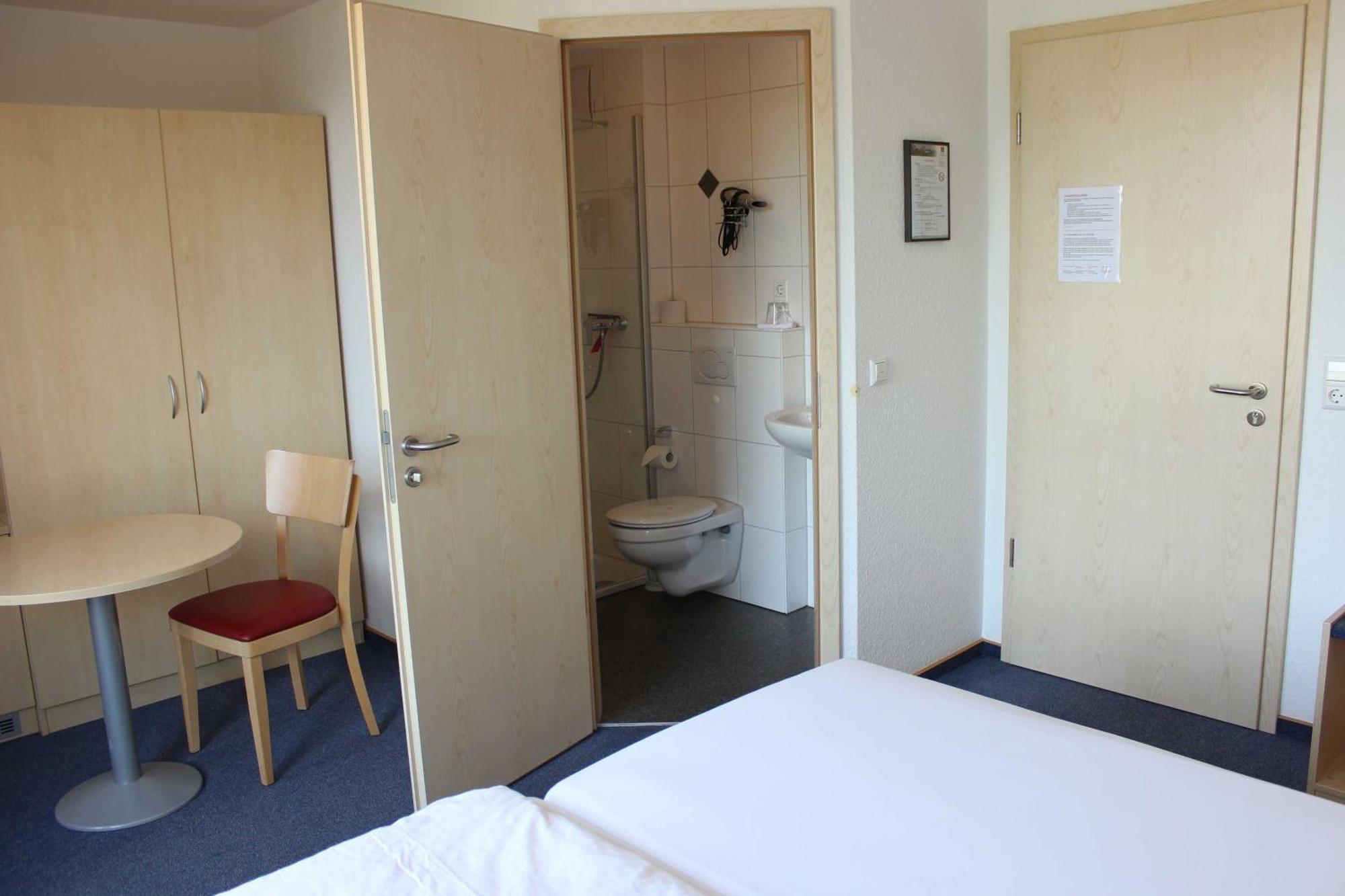 Gaestehaus Zum Wolffenturm Lehrensteinsfeld Ruang foto