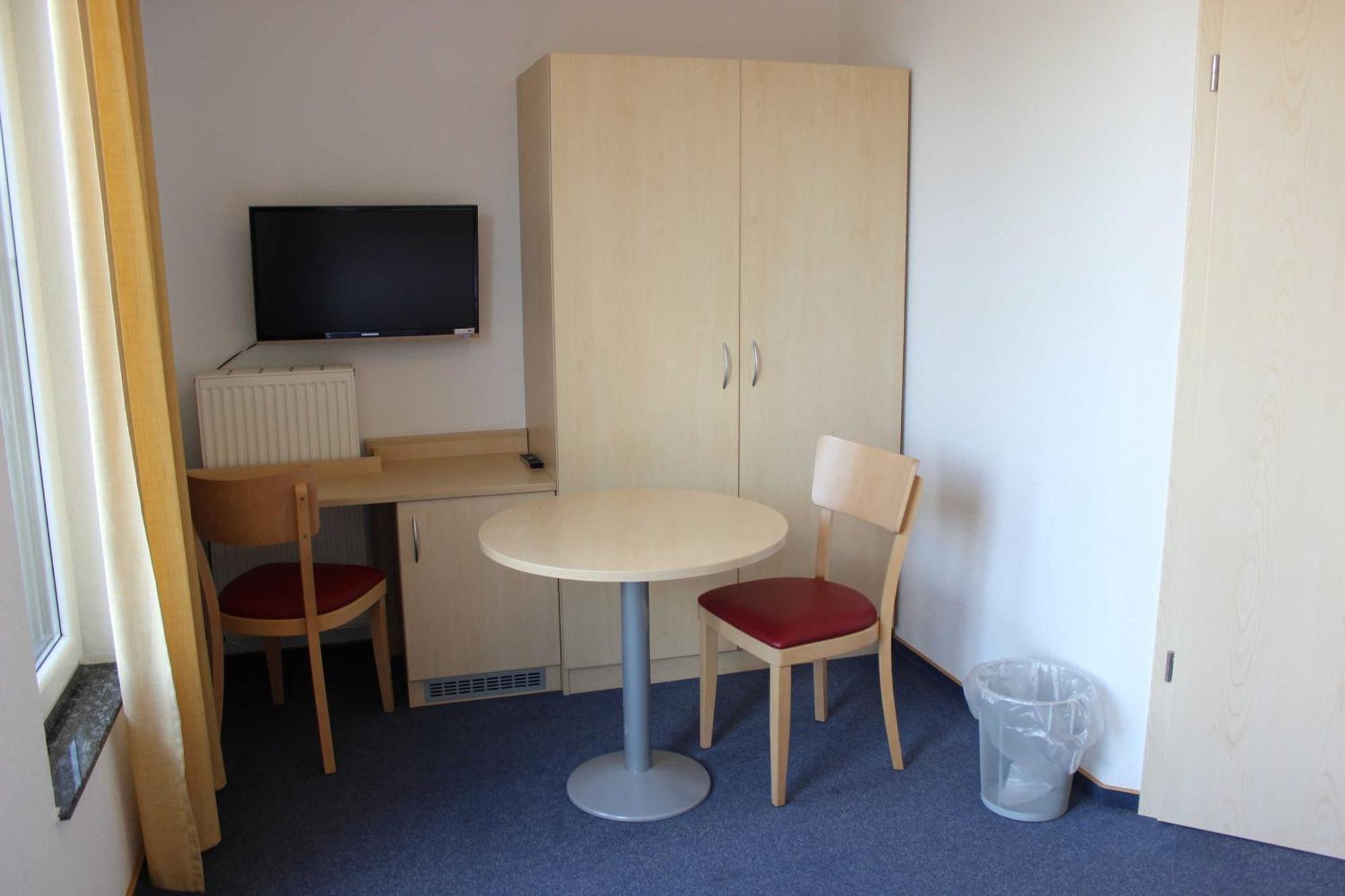 Gaestehaus Zum Wolffenturm Lehrensteinsfeld Ruang foto