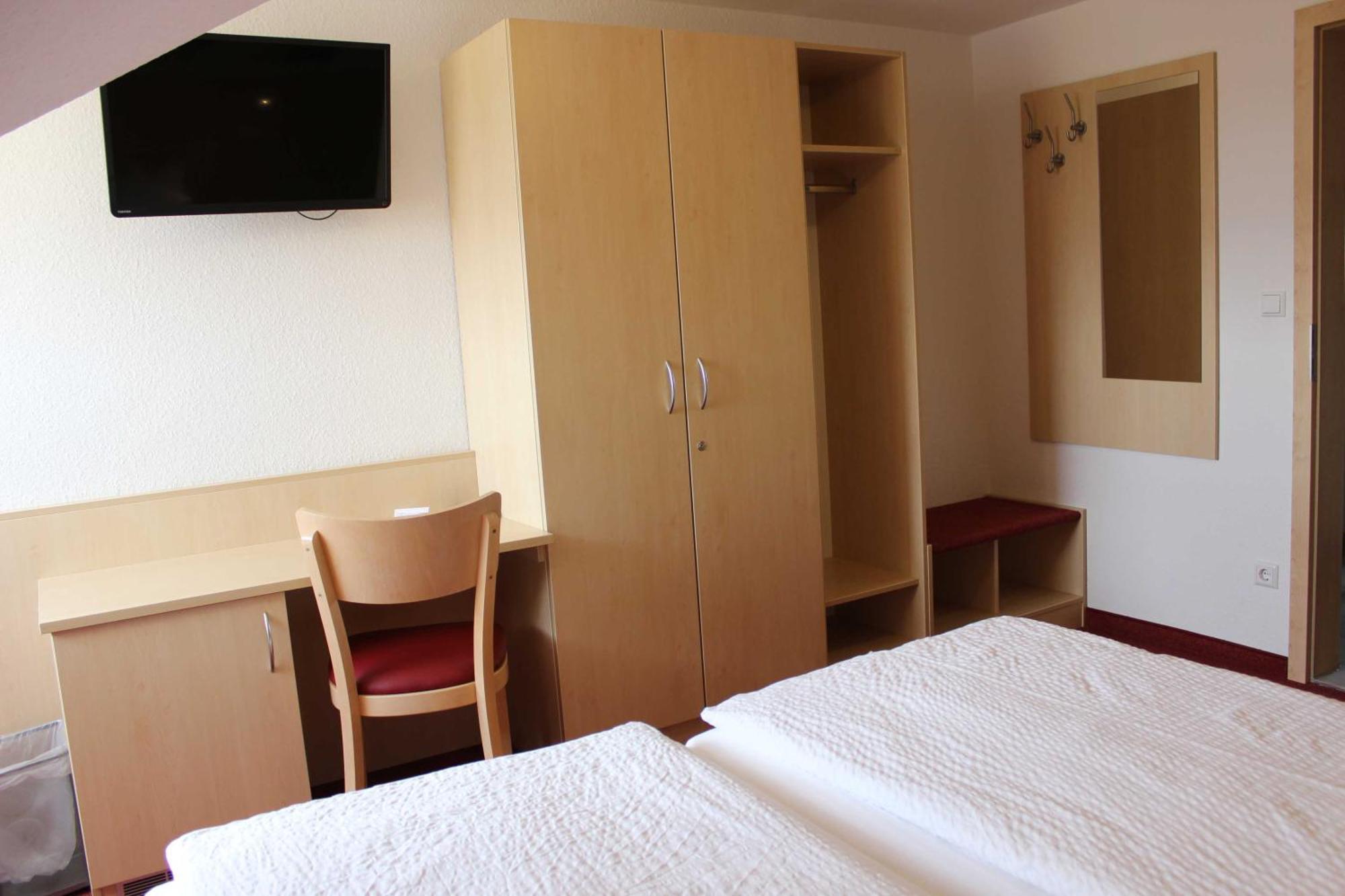 Gaestehaus Zum Wolffenturm Lehrensteinsfeld Ruang foto