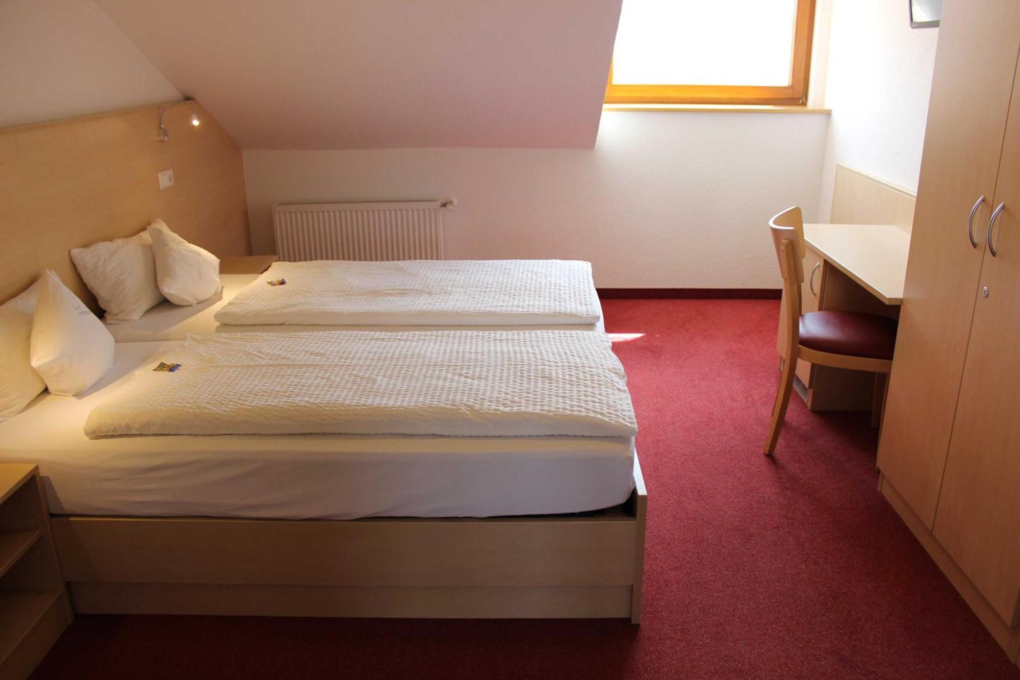 Gaestehaus Zum Wolffenturm Lehrensteinsfeld Ruang foto